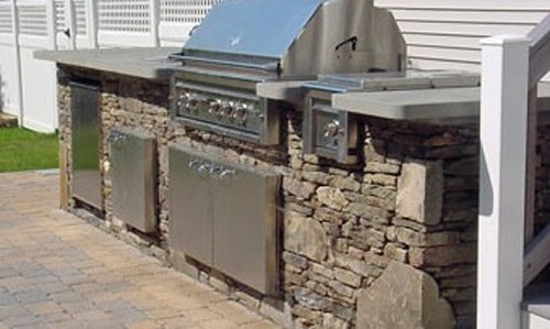 Stone Bar with Built in Grill, Side Burner, Trash Center and Blue Stone Top by New View